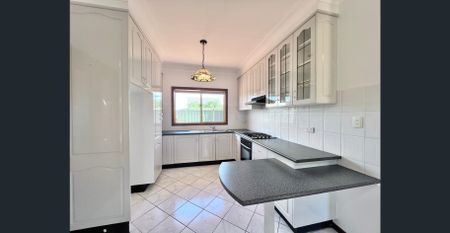 YOUNG 2 BEDROOM VILLA - Photo 5