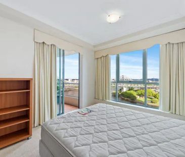 “CITY APARTMENT WITH STORY BRIDGE VIEWS - LEVEL 19” - Photo 6