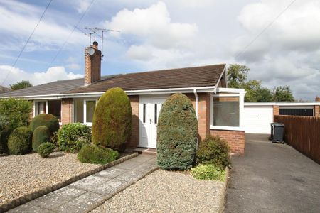 2 bedroom semi-detached bungalow to rent - Photo 2