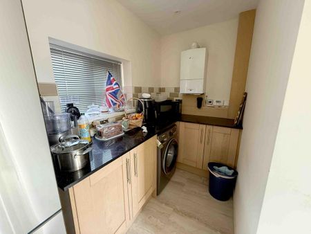 3 bedroom semi-detached house to rent - Photo 2