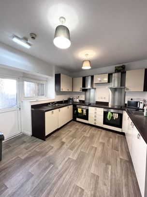 10 bedroom house share to rent - Photo 1