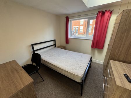 Yearsley Crescent, Huntington - P1054 - Photo 5