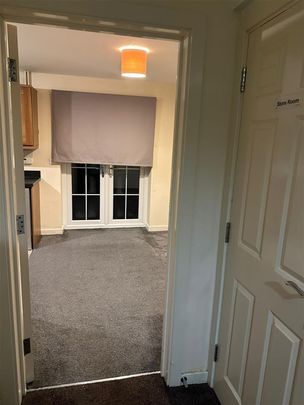 Britannia Crescent, Huddersfield - Photo 1