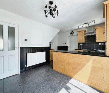 3 bedroom semi-detached house to rent - Photo 4