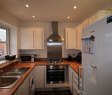 2 bed maisonette to rent in Lenz Close, Colchester - Photo 3