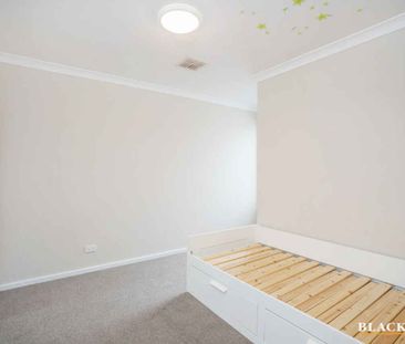 Spacious three bedroom townhouse - Photo 4