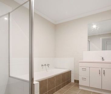 MODERN LOW MAINTENANCE TOWNHOUSE - Photo 6