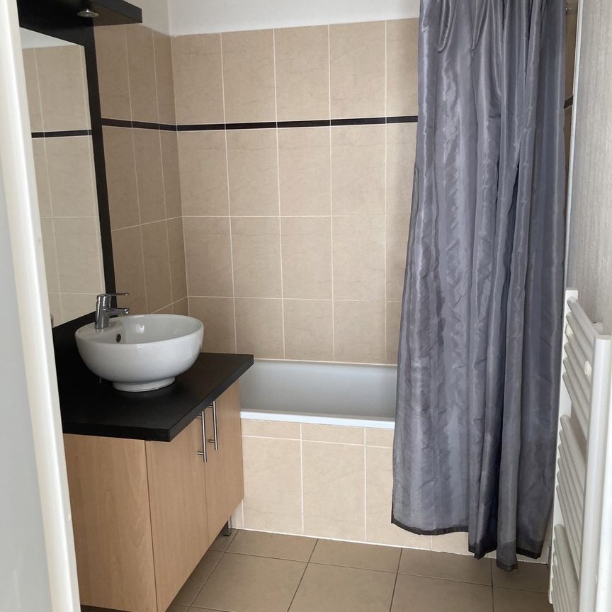 Location Appartement 2 pièces 46m² AMBARES ET LAGRAVE 33440 - Photo 1