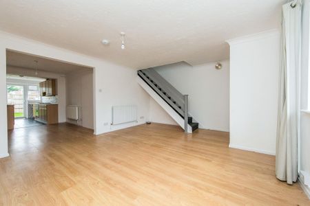 3 bedroom house to rent Dorking Crescent, Clacton-on-Sea, CO16 - Photo 2