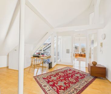 Sonnige und renovierte 2.5-Zimmer Dachwohnung mit Aussicht in Basel - Photo 1