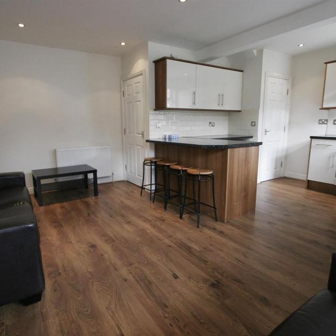 4 bedroom terraced house to rent - Photo 1