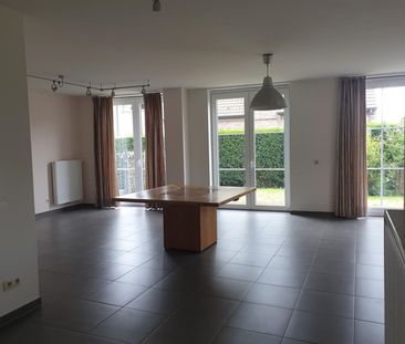 gelijkvloers appartement met 2 slaapkamers en garage - Foto 3