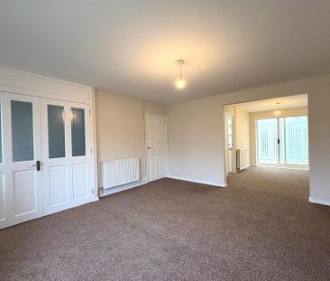 3 bedroom semi-detached house to rent - Photo 2