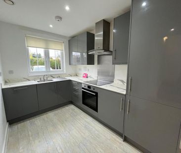 3 bedroom terraced house to rent - Photo 5