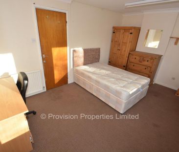 4 bedroom townhouse to rent - Photo 2