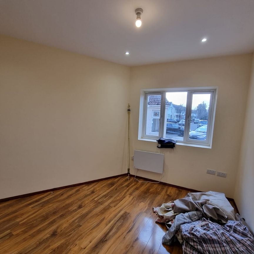 Room in a Shared House, Chudleigh Crescent, IG3 - Photo 1
