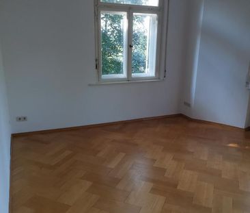 Sehr geräumige 5-Zimmerwohnung in Villa mit großer Terrasse - Photo 6