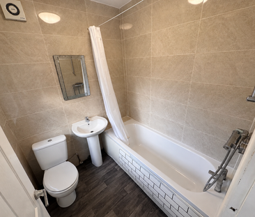 3 bedroom terraced house to rent - Photo 6