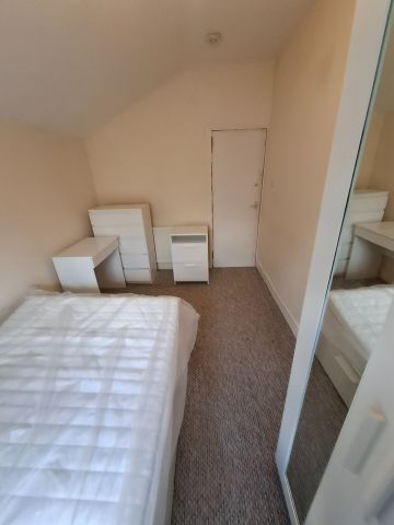 Room in a Shared House, Brickfield Road, SO17 - Photo 3