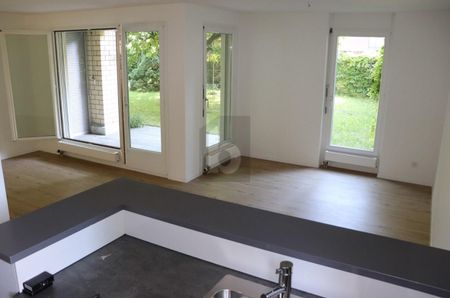 CENTRAL LOCATION WITH GARDEN SEATING AREA - Photo 3