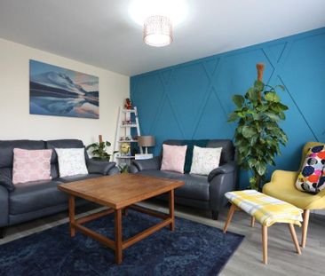 3 bedroom end of terrace house to rent - Photo 2