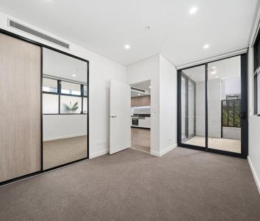 LUXURY ONE BEDROOM APARTMENT IN PRIME LOCATION! - Photo 1