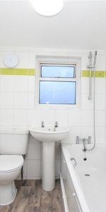 Selhurst Road, London, SE25 - Photo 3