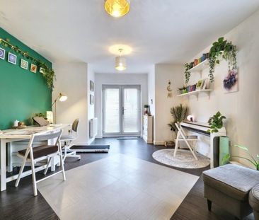 1 BED Flat - Photo 1