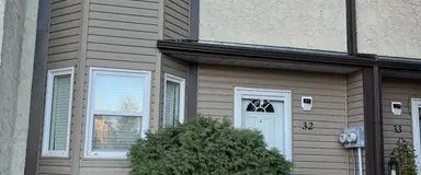 Keheewin 3 bedroom townhouse, 2 parking stalls, backyard | Edmonton - Photo 1