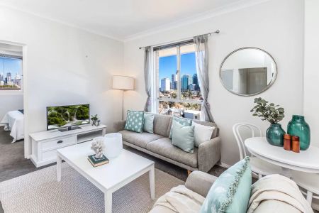 STUNNING NORTH SYDNEY DISTRICT & HARBOUR BRIDGE VIEWS - Photo 4