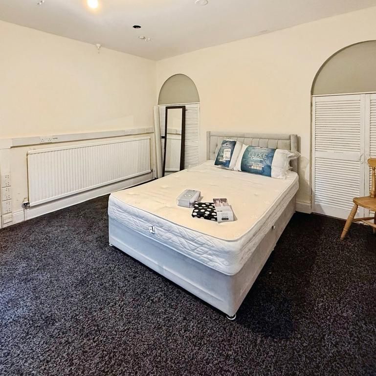 5 bedroom semi-detached house to rent - Photo 1