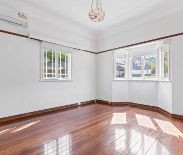 Charming Home in Quiet Leafy Street – Ideal Family Living! - Photo 1