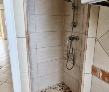 Location Appartement 4 pièces 81m² LA ROQUETTE SUR SIAGNE 06550 - Photo 4