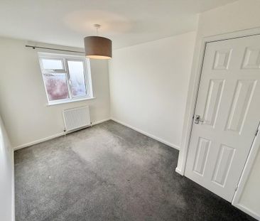 3 bedroom end of terrace house to rent - Photo 4
