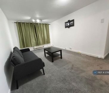 1 bedroom in a flat share to rent - Photo 2