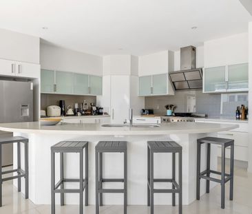 Live the Holiday Lifestyle - Photo 5