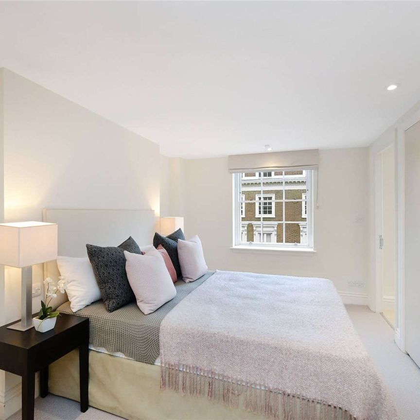 A modern three bedroom apartment ideally located near the amenities of Oxford Street. - Photo 1