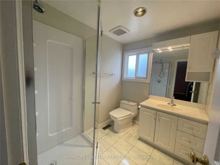 Detached Home For Lease | N8138882 - Photo 5