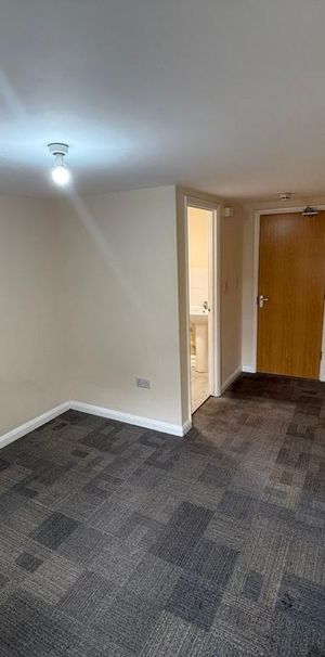 Flat to rent - Photo 1