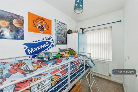 3 bedroom terraced house to rent - Photo 5