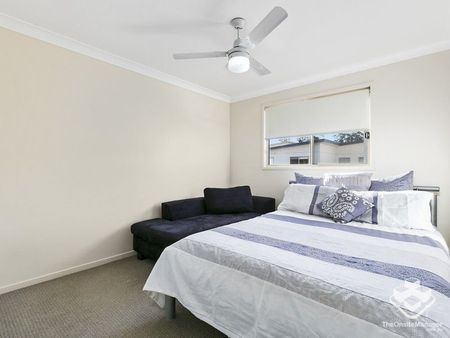 Break lease offer- Ducted AC 3 bedroom townhouse - Photo 2