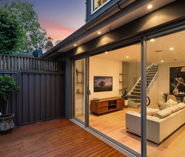 Peaceful 3 bed designer sanctuary of exquisite style & quality - Photo 1