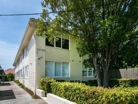 Modern first floor two bedroom apartment in great location! - Photo 4