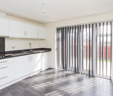 3 bedroom semi-detached house to rent - Photo 2
