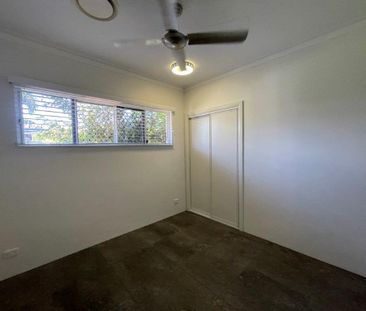 3 Bedroom Beachfront Home - Photo 4