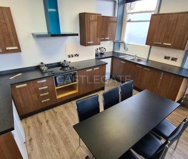 1 bedroom in a flat share to rent - Photo 3