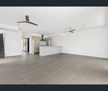 Executive Townhouse Overlooking Bushland - Modern Living in a Peace... - Photo 6