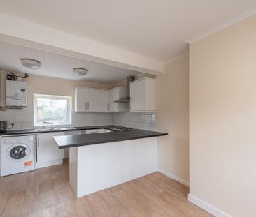 3 bedroom terraced house to rent - Photo 5