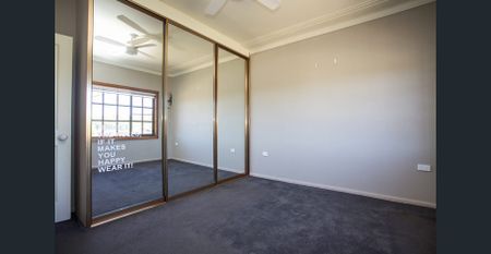 SPACIOUS 3 BEDROOM HOME - Photo 3