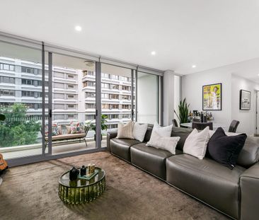 Stylish North Facing Modern Living With Ultra Convenience - Photo 2